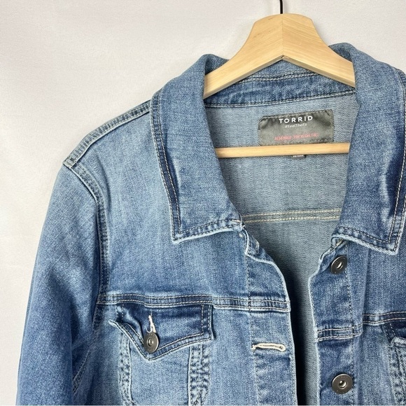 Torrid Medium Wash Button Down Trucker Denim Jacket 4 - Picture 4 of 4
